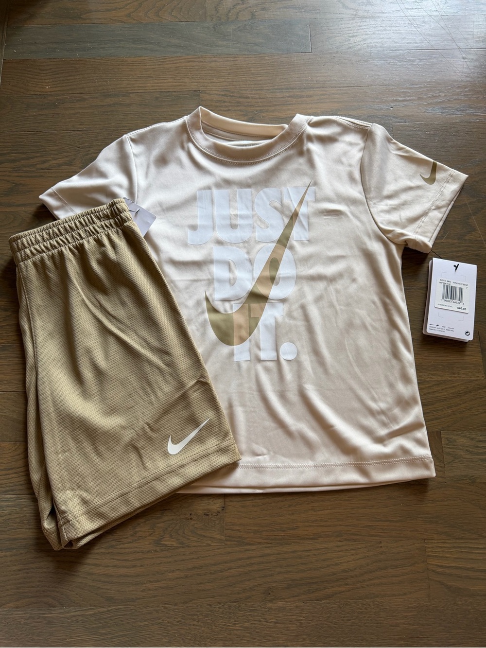 NWT Nike Boys Set size 7